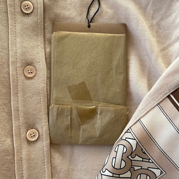 𝅺NWT Burberry Monogram Print Scarf Detail Wool Cardigan Size X-Small - Picture 8 of 9